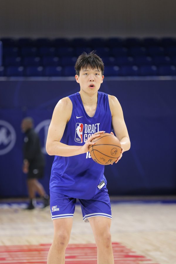 💪杨瀚森在试训魔术后 球队高层单独与他会话近两小时