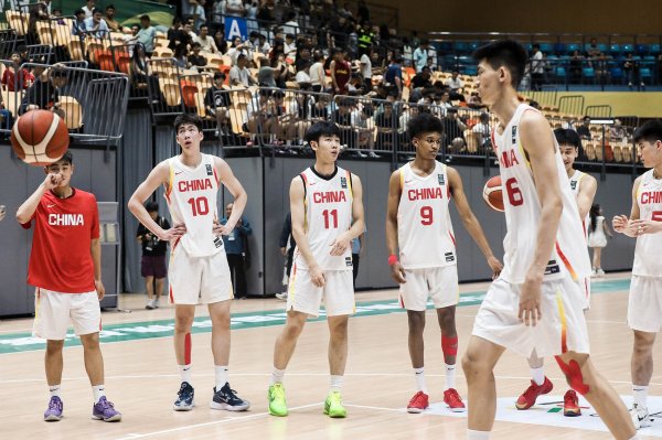 麦穗丰：U19男篮面对欧美球队有困难 但面对亚非球队仍有角逐