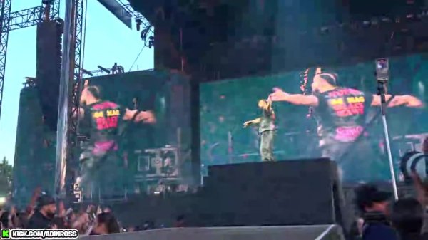 从称赞变成Diss~😦美媒：Drake近日演出时更改歌词Di