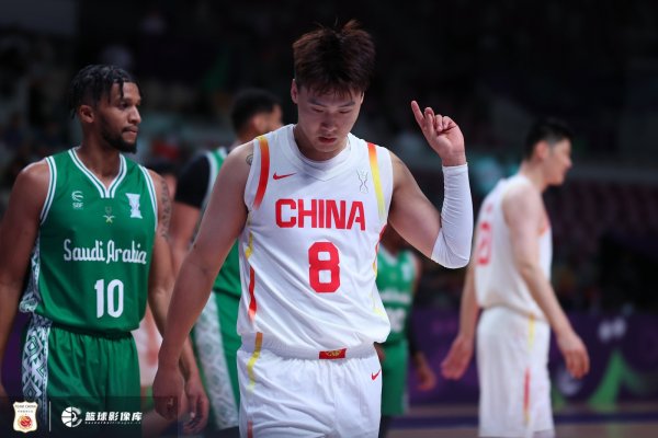 中国男篮VS约旦杆位阵形    ：赵睿、胡明轩、朱俊龙、王俊
