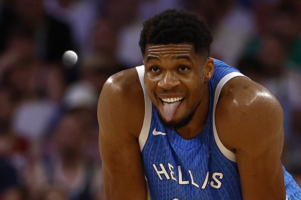 以逸待劳！字母哥复出25分半砍下27分8板4助 正负值炸裂+