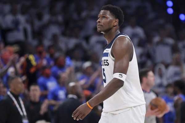 Shams：爱德华兹狂练背身后倾投篮 研习了大量乔丹科比的赛