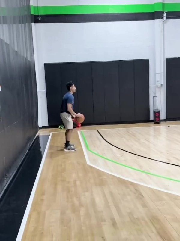 😍三分手型不错！Shams更新社媒晒自己在休赛期打球视频