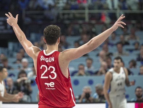 申京：欧锦赛对我就像新赛季预演 看看我的能力回到火箭展现出来