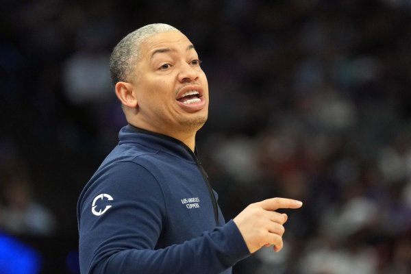 泰伦-卢：比尔会先发担任积分  后场球员 科林斯是否先发我记