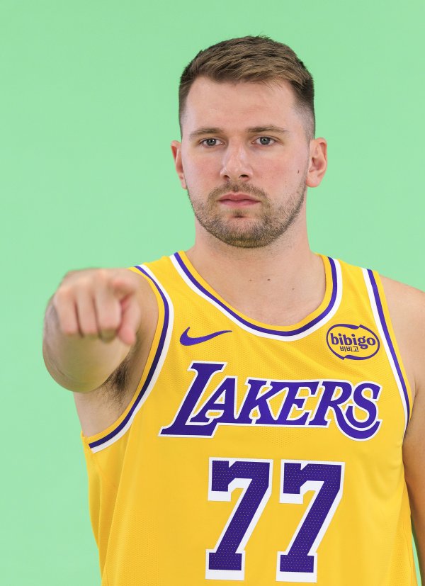 👀湖人练习  营名单东契奇体重244磅 上赛季开赛230磅&