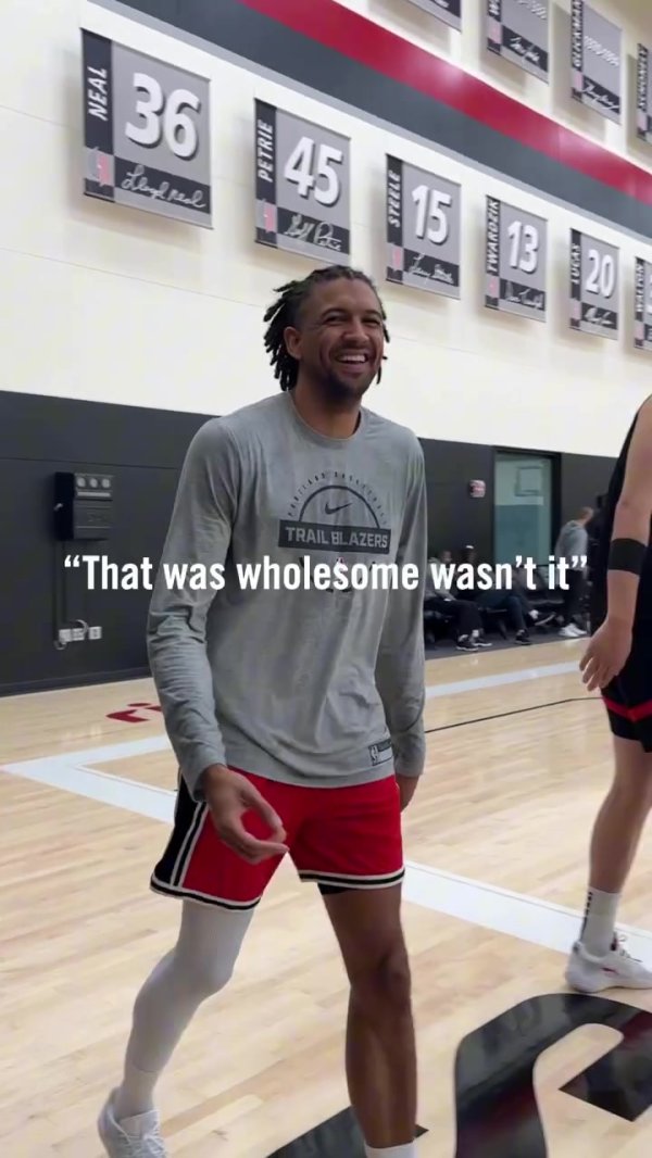 气氛不错！塞布尔刚进练习  馆就熊抱杨瀚森 众将面对镜头笑呵