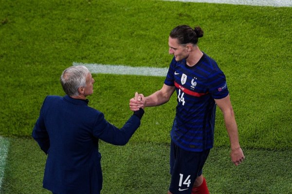 记者：当地时间明日中午12:00，拉比奥特将在AC米兰正式亮