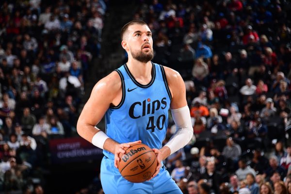 卢：要是对阵龙狮是常规赛 肯定会让祖巴茨在低位打40次