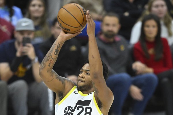 稀碎！爵士VS马刺全场共79次罚球 爵士37罚34中&amp