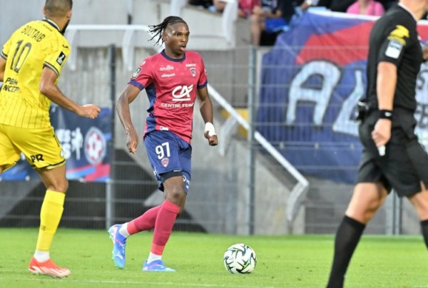 BBC：阿森纳或报价20岁雷恩后场球员雅奎特，但取决于是否有