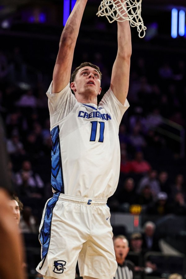 美记：卡尔克布伦纳顶住了独行侠的高大内线群 应该多给他时间