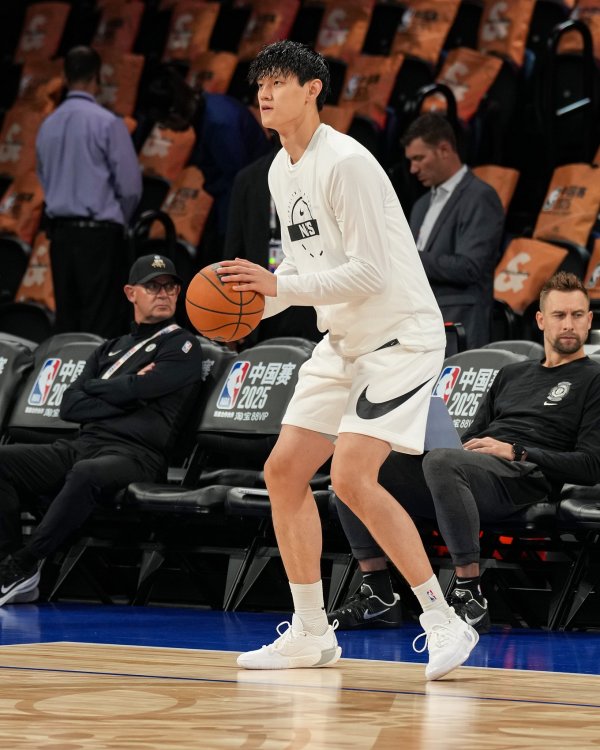 媒体人：赛前消息源说篮网没计划让小曾打 但敢走出去一定多鼓励