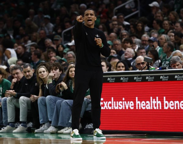 马祖拉：篮板球  关乎意志力等所有因素 每个人都有责任去抢