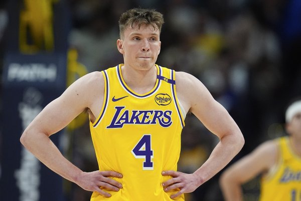 喝假酒了？克内克特35分钟12中3&三分9中1全场8分 正负值-25