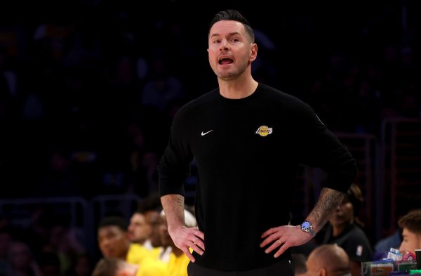 湖三崩？在本赛季季前赛的5场赛事  中 湖人在第三节场均净负13.2分