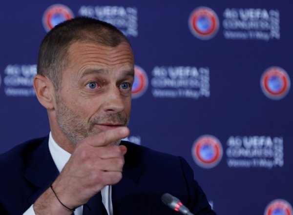 巴萨vs黄潜的西甲海外赛被取消！切费林：职业联赛  就该在本