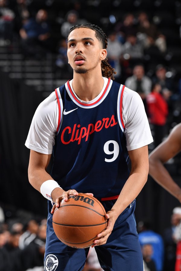 Shams：公牛将与前场球员特伦廷-弗劳尔斯签下一份双向合同