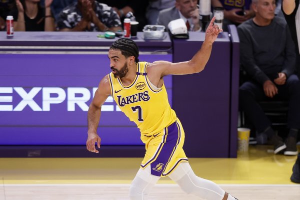 怎能不爱！文森特半场5中5拿下13分1助1断 次节三分3连中