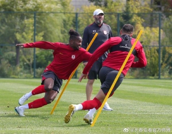 长春亚泰全体将士结束为期9天国庆长假，全力准备比赛  最后4