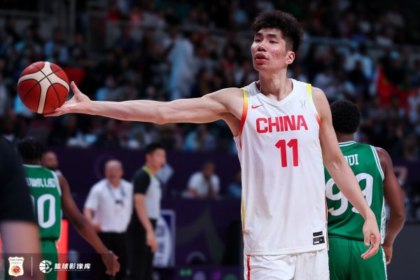 余嘉豪：西班牙职业联赛  的吹罚更贴合国际篮球赛   鼓励对