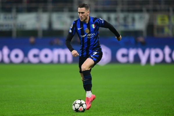 泽林斯基：国米在领跑  之后应该踢得更好，我的得分  来自助