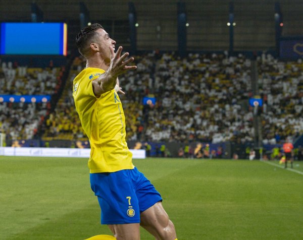 厚积薄发🤑C罗前19年挣了4.1亿镑薪水，在获胜  4年挣6