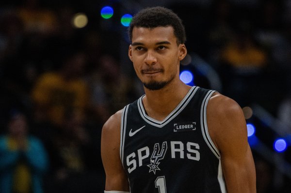 路威：文班会拿下最有价值球员和DPOY 他让安东尼-戴维斯都