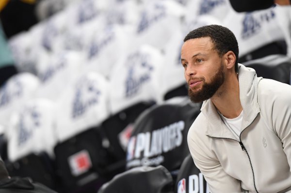 媒体人：库里仍是巨星行列完全可以再拿一个最有价值球员 勇士本